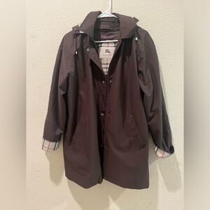 Burberry raincoat - size 8r (medium) - great condition!